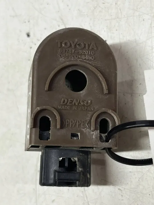Controlador de cierre central Toyota OEM 8974752010 image 2