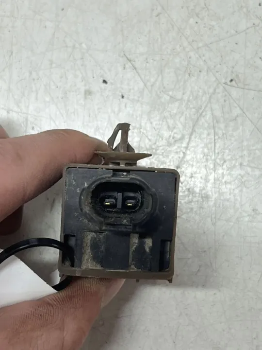 Controlador de cierre central Toyota OEM 8974752010 image 4