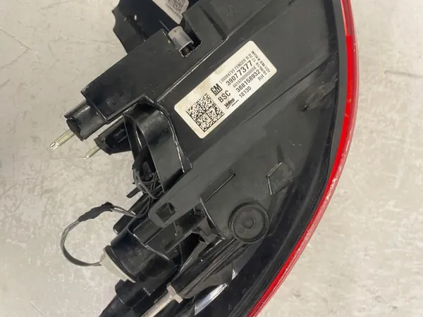 Luz trasera derecha Opel Astra K 15-22 OE 39077377 image 10
