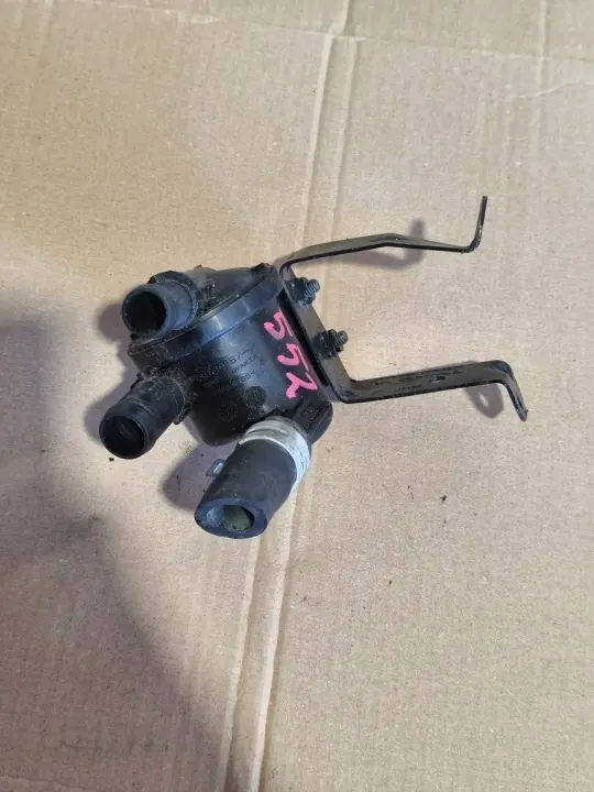 Pompe à eau & tuyaux Volvo OEM 31686567 32224239 image 7