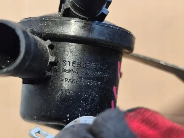 Pompe à eau & tuyaux Volvo OEM 31686567 32224239 image 8