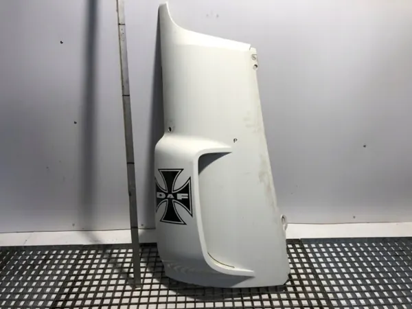 Oikea ohjaamon kulmapaneeli OEM 1835762 DAF XF:lle image 2