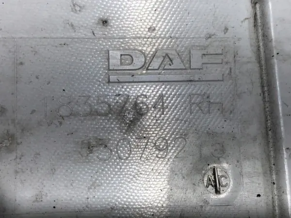 Oikea ohjaamon kulmapaneeli OEM 1835762 DAF XF:lle image 6