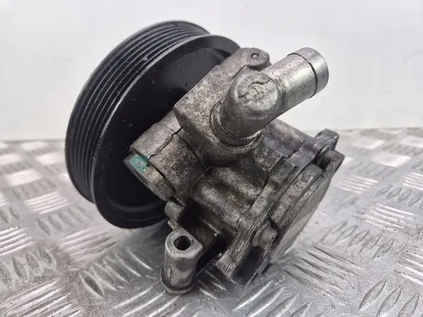 Bomba de direção assistida Mercedes-Benz C200 CDI image 4