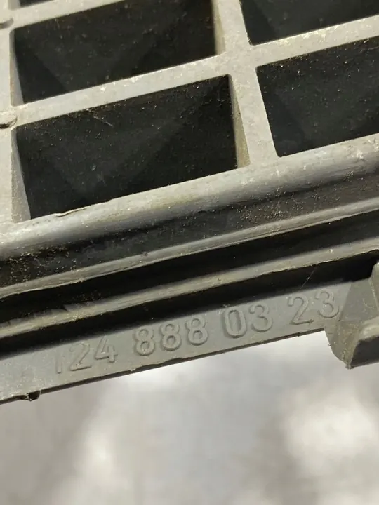 Mercedes-Benz E W124 Grill 1248880323 image 4