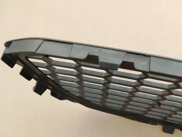 BMW 1 E81 M-Paket Etupuskuri Grilli 51117906809 image 10