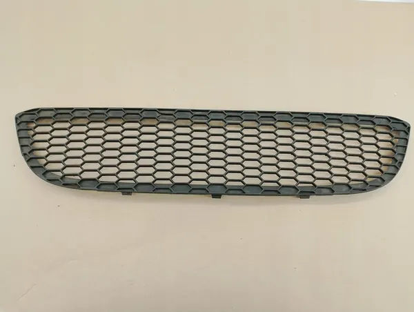 BMW 1 E81 M-Paket Etupuskuri Grilli 51117906809 image 2