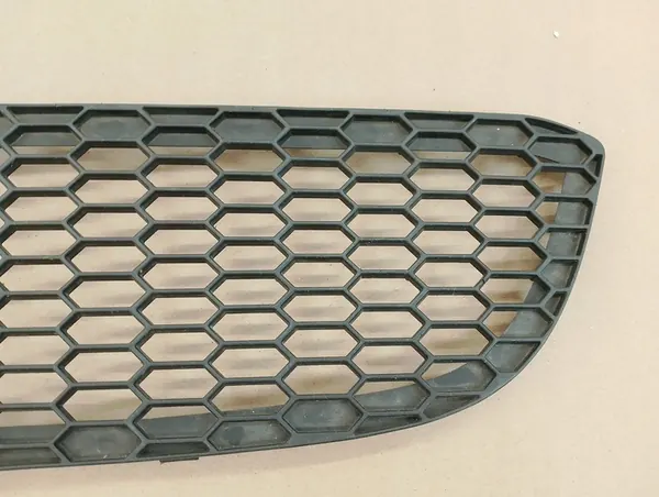 BMW 1 E81 M-Paket Etupuskuri Grilli 51117906809 image 5