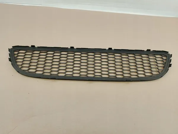 BMW 1 E81 M-Paket Etupuskuri Grilli 51117906809 image 6