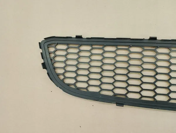 BMW 1 E81 M-Paket Etupuskuri Grilli 51117906809 image 7