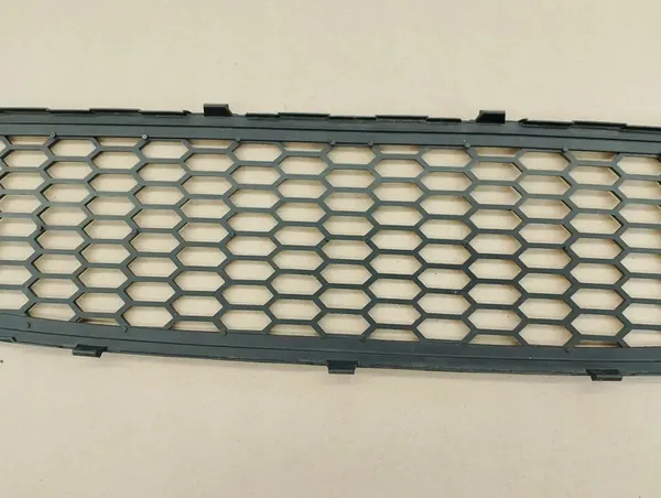 BMW 1 E81 M-Paket Etupuskuri Grilli 51117906809 image 8