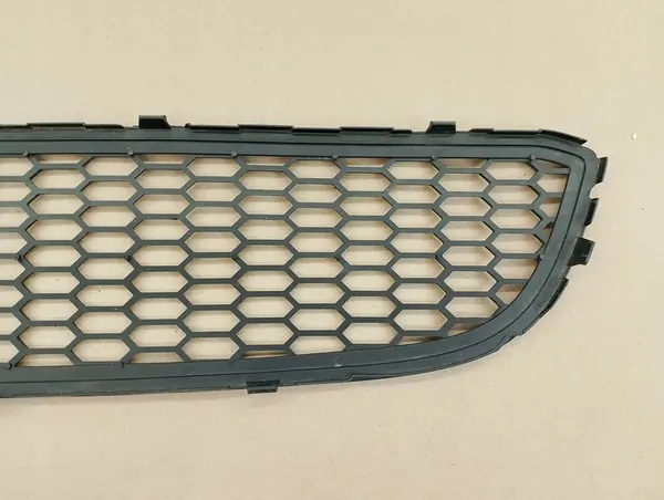 BMW 1 E81 M-Paket Etupuskuri Grilli 51117906809 image 9