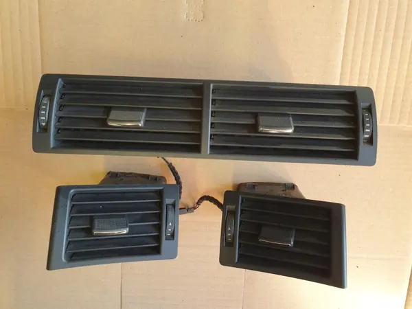 Audi A4 B7 tuuletusritilä OEM 8E0820902F - Käytetty image 2