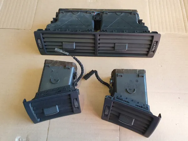 Audi A4 B7 tuuletusritilä OEM 8E0820902F - Käytetty image 3