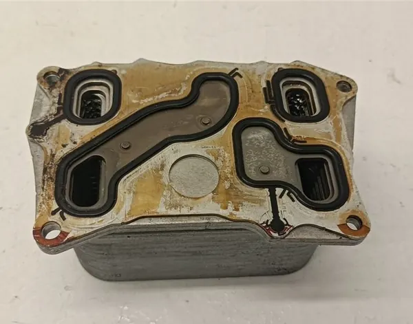 Oliekoeler Mercedes CLS 4.7 V8 A2781880201 image 2