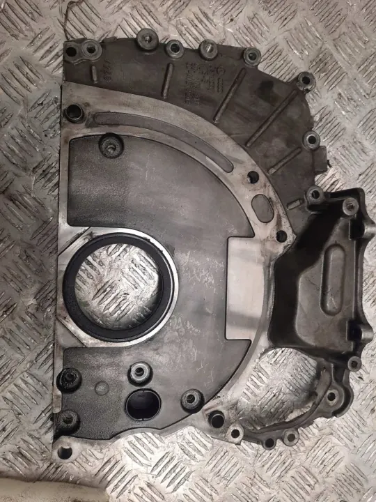 Cubierta de distribución VW T5 2.5 TDI OEM 070109211 - Usado image 2
