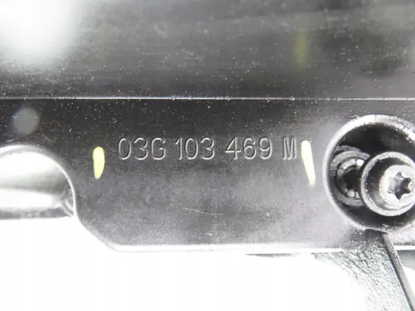 VW EOS 2.0 TDI Venttiilikansi OEM 03G103469M image 3
