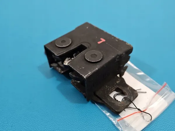 Fecho capô esquerdo OEM 5H22-16700-BD Jaguar XE image 2