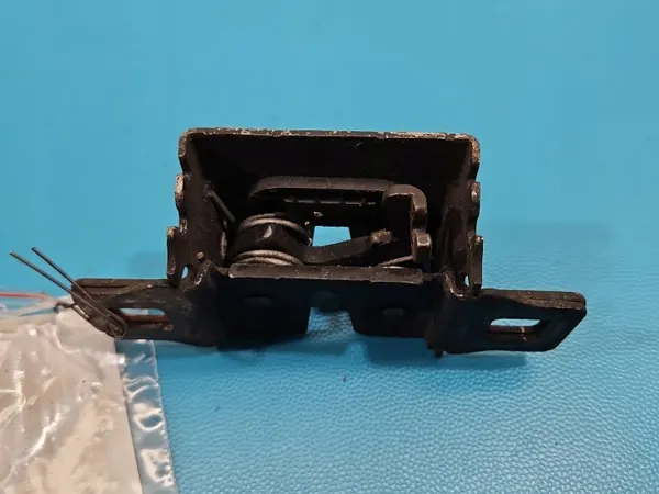 Fecho capô esquerdo OEM 5H22-16700-BD Jaguar XE image 6