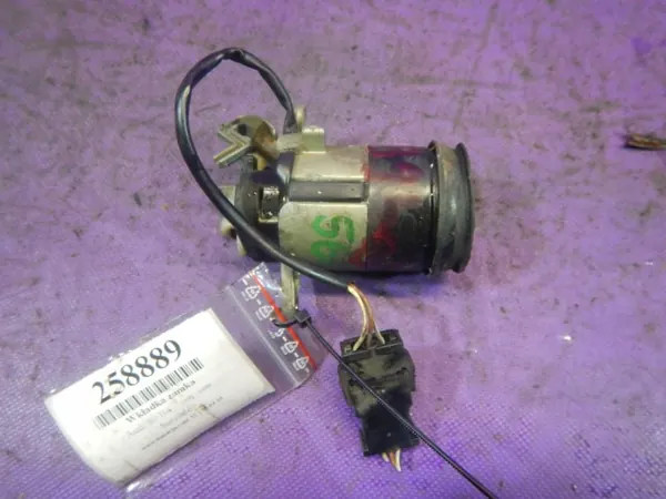 Insert de manija puerta trasera Audi 80 B4 OEM 258889/Zawada image 2