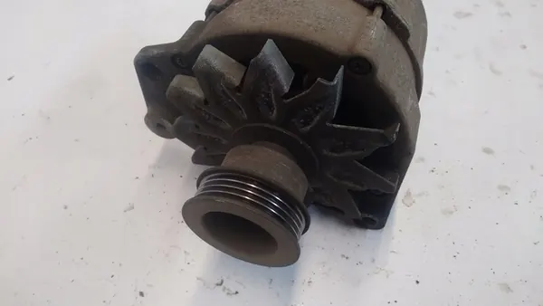 AUDI 80 B4 2.0 8V Vaihtovirtageneraattori 050903015J image 2