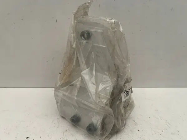 Adaptador de montaje radiador derecho OEM 7357216 BMW image 2