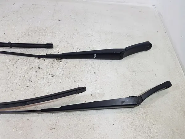 Wiper Arms 5N1955410 VW Tiguan 2.0 TDI image 3