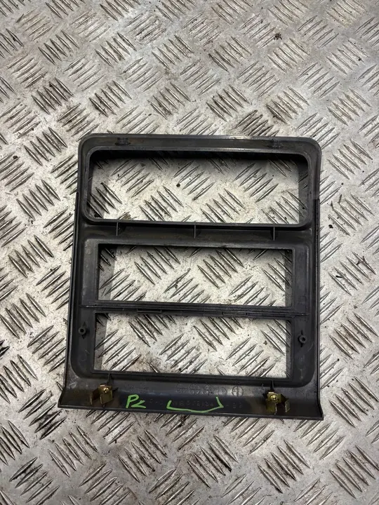 Mitsubishi Pajero II Radio Frame MB652134 image 4