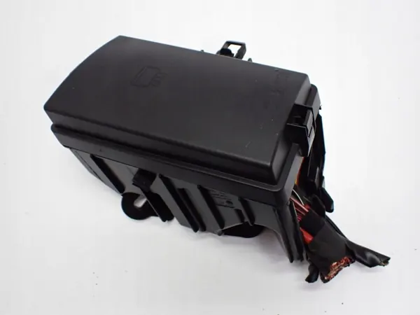 Sulakekotelo OEM 5Q0937125D VW Touran II/III:lle image 2
