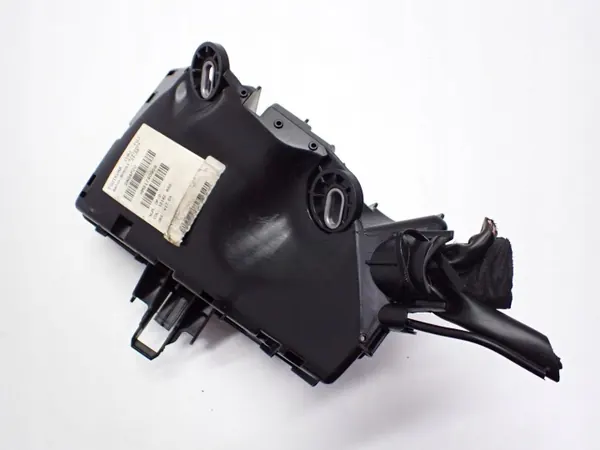 Sulakekotelo OEM 5Q0937125D VW Touran II/III:lle image 3