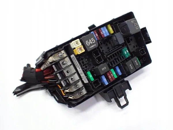 Sulakekotelo OEM 5Q0937125D VW Touran II/III:lle image 5