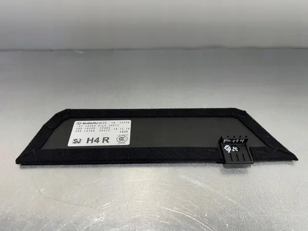 Moldura maletero Subaru Forester 2020 OEM H4R - Usado image 4