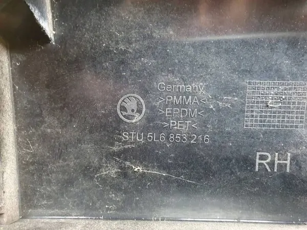 Skoda Yeti höger sidorutslist OEM 5L6853216 image 7