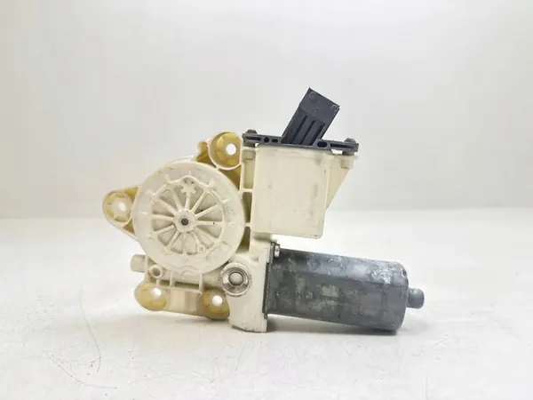 Takaluukun moottori Toyota Avensis T250 2005 T223790 image 2