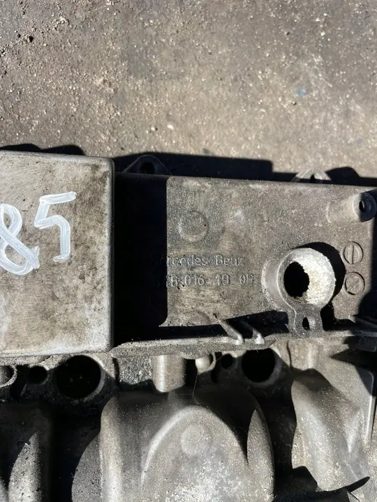 Tampa de válvula Mercedes-Benz VITO 2.2 CDI A6460161905 image 3