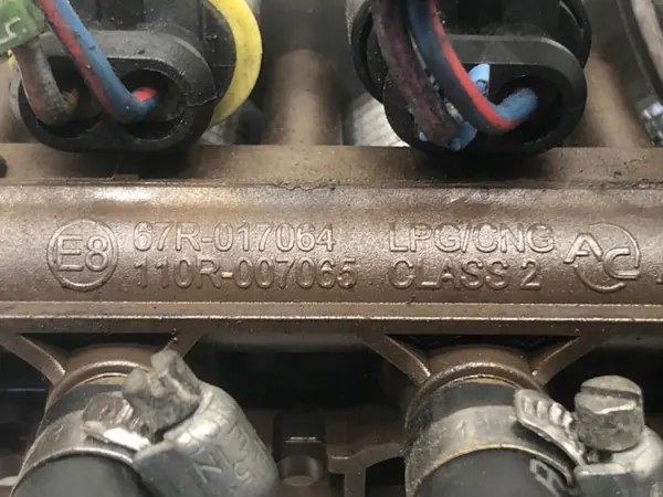 Injector GPL OEM 67R-017064 - Estado Usado image 4