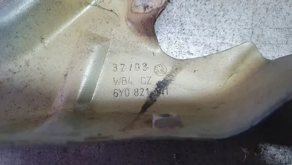 SKODA FABIA I VW POLO 9N - Vänster främre skärmhållare image 3