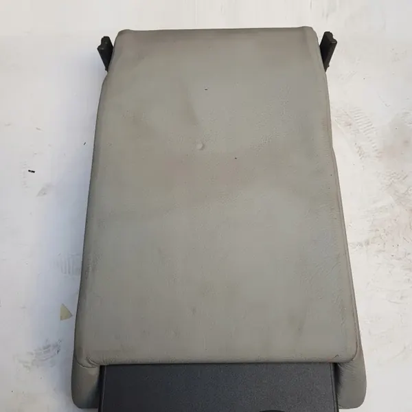 Achterste armsteun leer OEM A2039700074 Mercedes W203 image 3