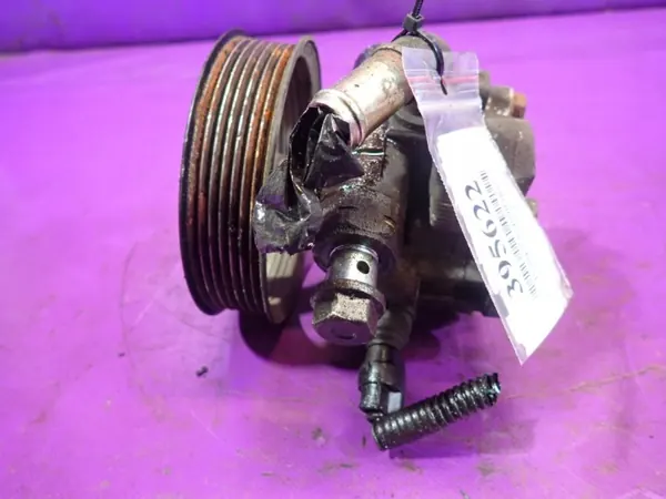 Pompe de direction assistée Toyota Avensis II T25 image 3