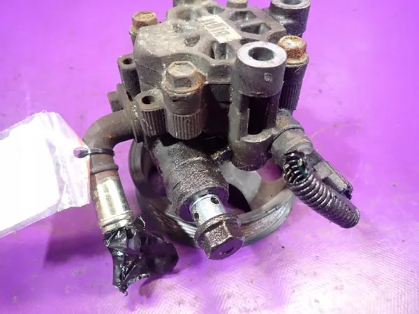 Pompe de direction assistée Toyota Avensis II T25 image 5