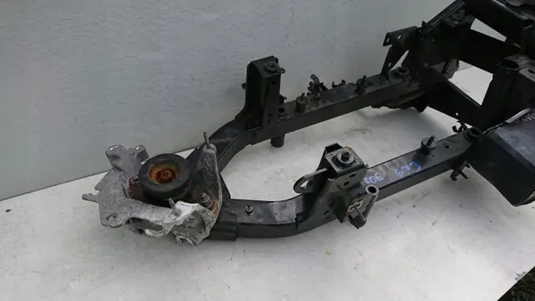 Renault Zoe Moottorin Kiinnike Ylä OEM sanki zoe image 3