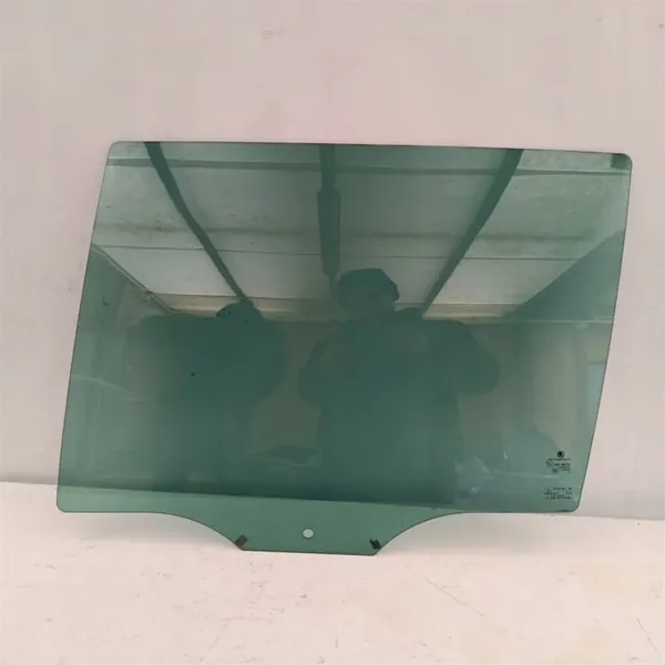Linker Achterdeur Ruit OEM 5E9845205B Skoda Octavia 3 image 2