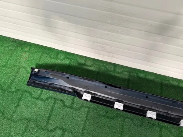 BMW M3 G80 Vänster Tröskellist OEM 8072639 image 9