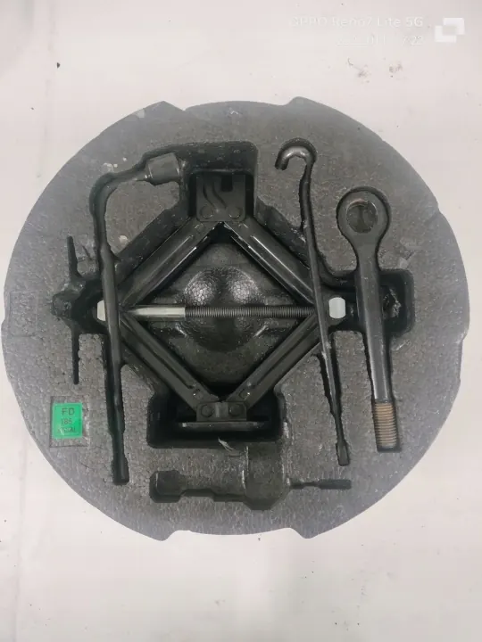Kit d'outils OEM 09149-2L100 - Cric et Clé Roue image 2