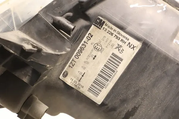 OPEL INSIGNIA A Oikea Etu Xenon Ajovalo 13226793 image 8