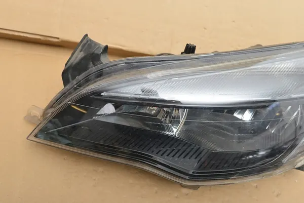Vasen etuvalo Opel Astra J Lift LED OEM 13365290 image 2