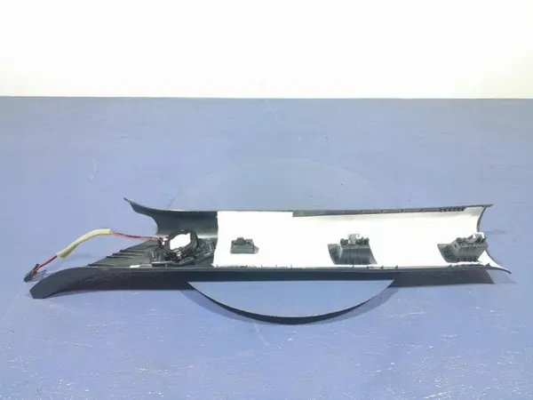 Skoda Octavia IV pelarhölje höger fram OEM 5E3867234B image 4