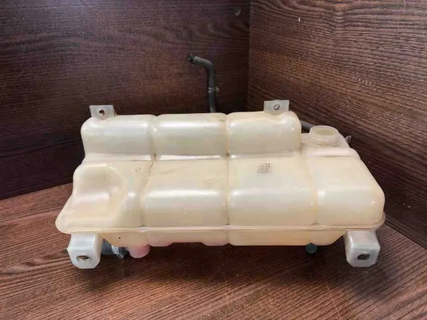 Iveco Daily IV Ausgleichsbehälter 3.0L Diesel OEM 504181087 image 2