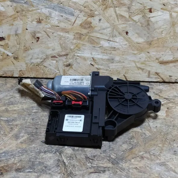 OEM 1T0959702A Régulateur Vitre Avant Droit VW Touran image 8