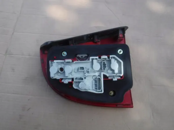 Lámpara Trasera Derecha VW Passat B5 FL Sedan OEM image 2